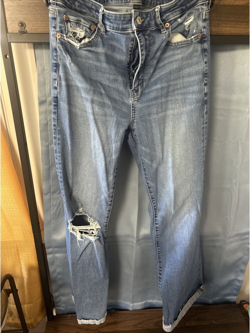 American Eagle Stretch Distressed Size 12 Women’s Jeans